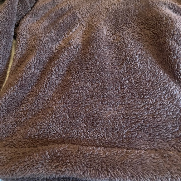 Beautiful Cozy Pullover - Picture 4 of 4